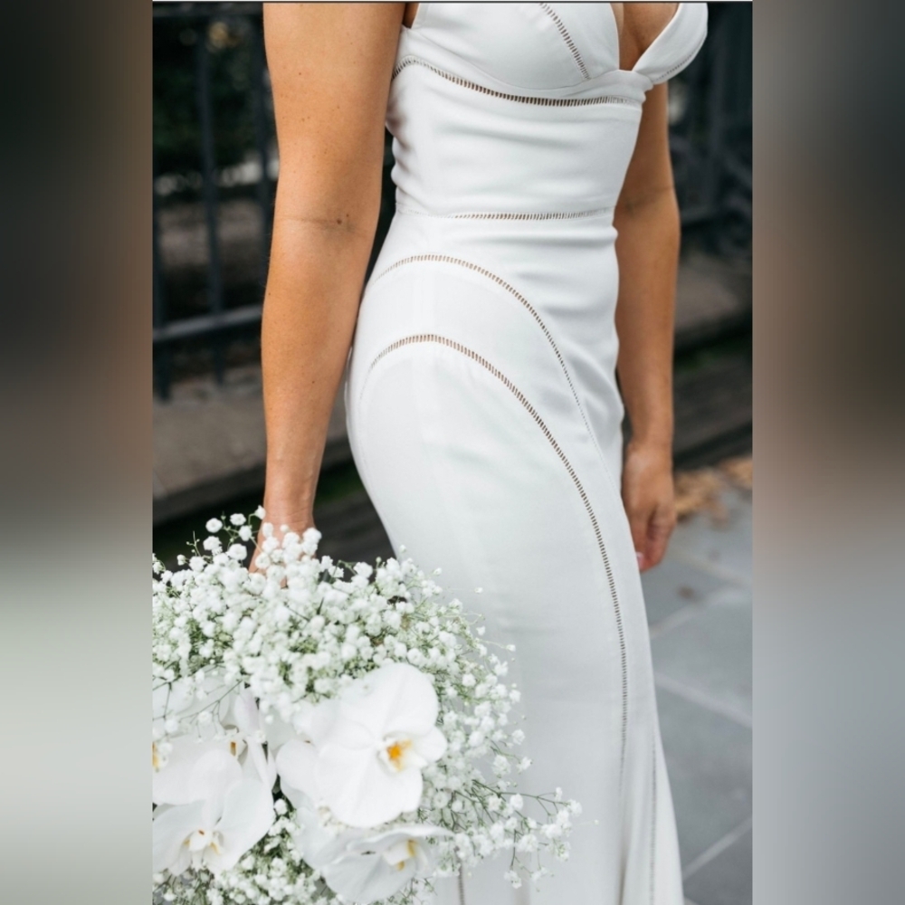 Elegant White Evening Gown - Picture 6 of 12